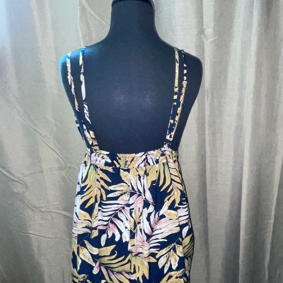 Tropical Maxi Dress - Picture 5 of 8